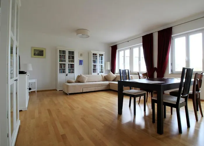 Luxury City Apartment - View Of River And Castle