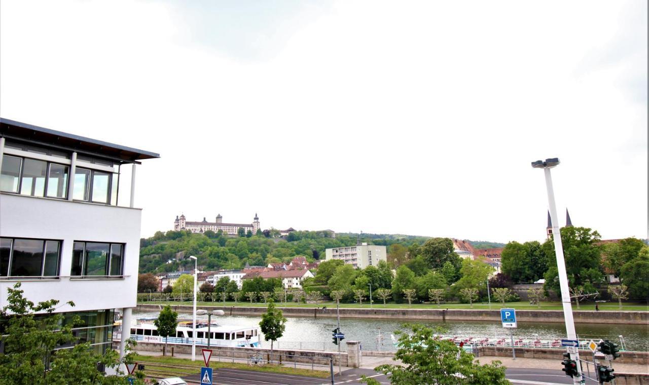 Luxury - View Of River And Castle *